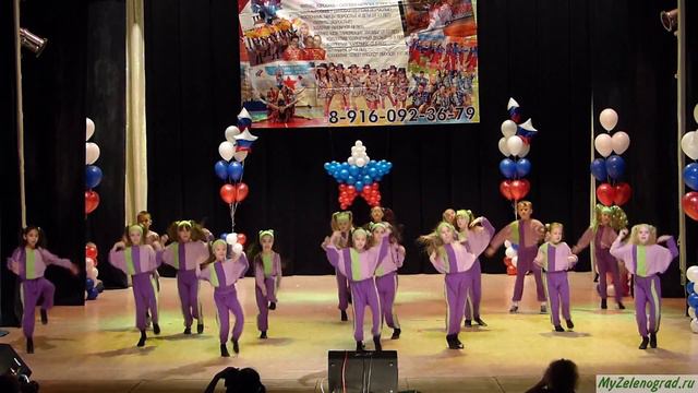 Танцевальный микс. Исполняет коллектив "Солнечный десант" смотреть онлайн