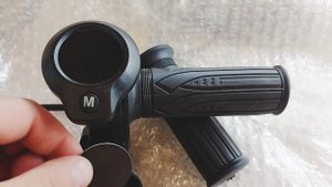 Ручка газа с сенсорным замком и цветным дисплеем.