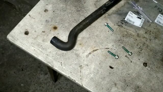 Замена маслоотделителя вентиляции двигателя Volkswagen Golf 4 1.6L ?? смотреть онлайн