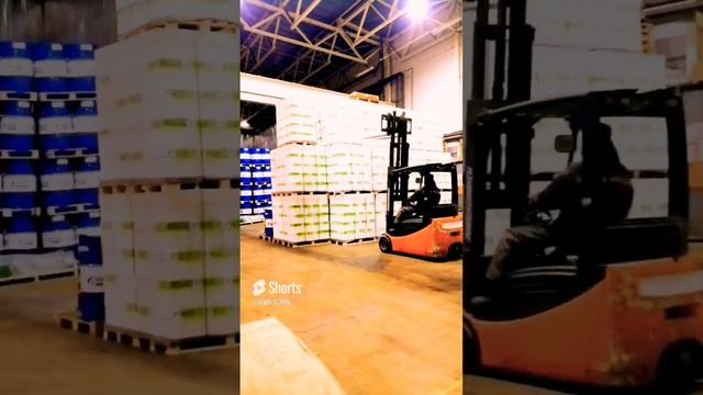 Расстановка поддонов вилочным погрузчиком. #forklift#ричтрак#штабелер#.mp4