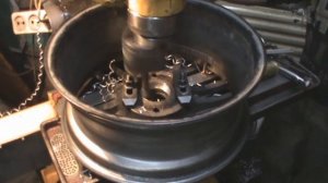 Расточка центрального отверстия, колесного диска.