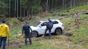 Vw Tiguan vs Suzuki Jimny vs Nissan Patrol Ford Maverik Offroad снова засадили Тигуана