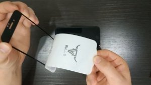 Как не нужно менять защитное стекло!