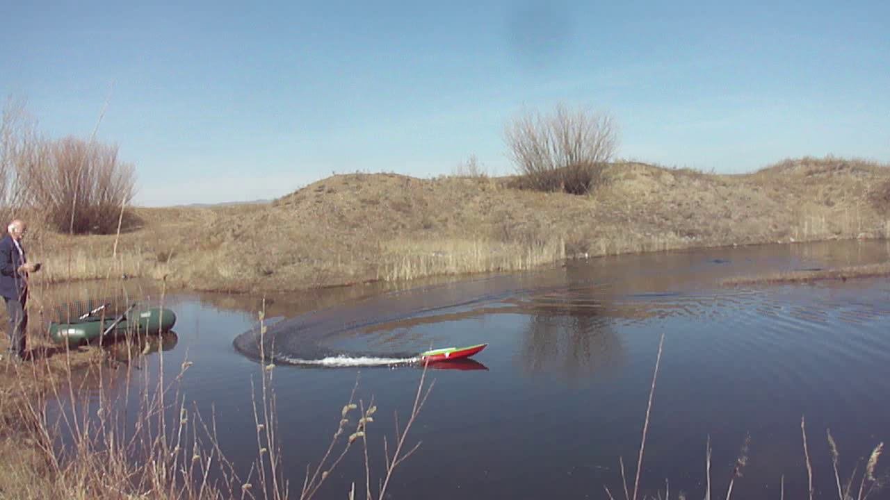 28 апреля 2019 г. испытание катера с водометом (только вот водоём ну уж очень мал)(((