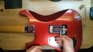 Как заблокировать Floyd Rose Jackson Dinky JS30DK