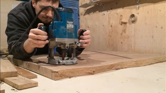 Стол из массива горного карагача