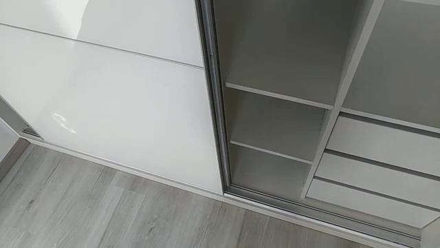 Белый шкаф купе, лакобель Ral9003 смотреть онлайн