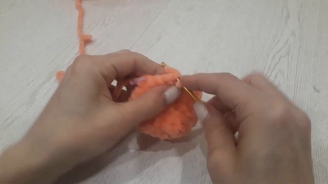М.К. Мишка связанный крючком из плюшевой пряжи. Вязанная игрушка.