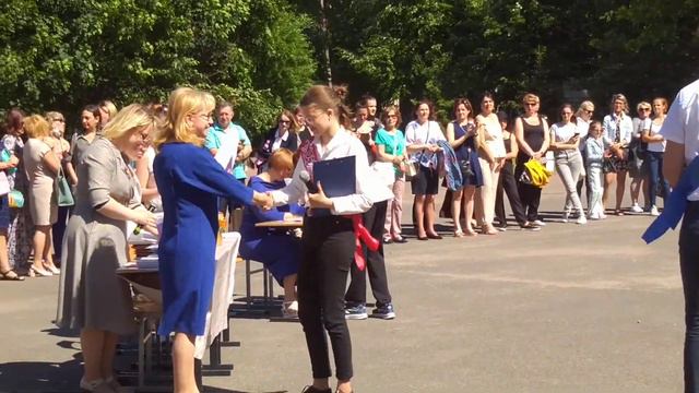 Вручение аттестата (видео включила с небольшим опозданием))) смотреть онлайн