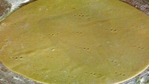 Торт Медовик с черносливом и грецкими орехами