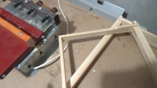 Сверлим отверстия в гнездовых рамках Дадан смотреть онлайн