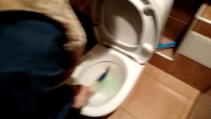 унитаз взорвался оператора залило гавном весь подъезд в говне