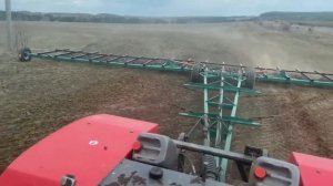 весеннее рыхление земли  с помощью сцепки для борон СГ  21-01 в работе с трактором Кировец К-700