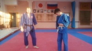 Можно ли в дзюдо начинать душить в стойке?