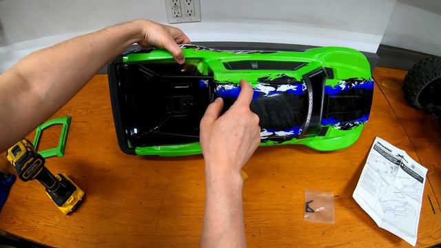 How To Install Roof Skid Plate on Traxxas RC Car (XMaxx) смотреть онлайн