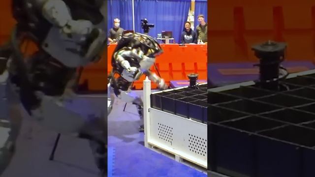 Робот Atlas от компании Boston Dynamics