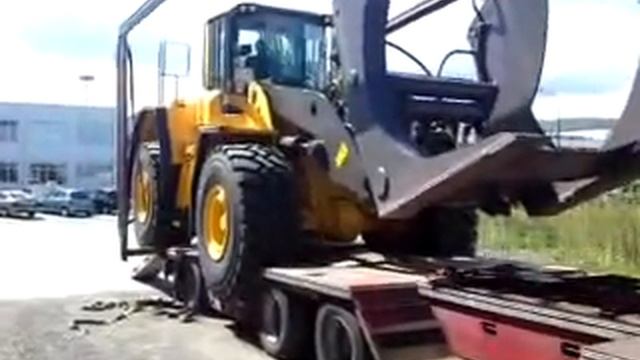 Volvo L 180 F abladen.MP4 смотреть онлайн