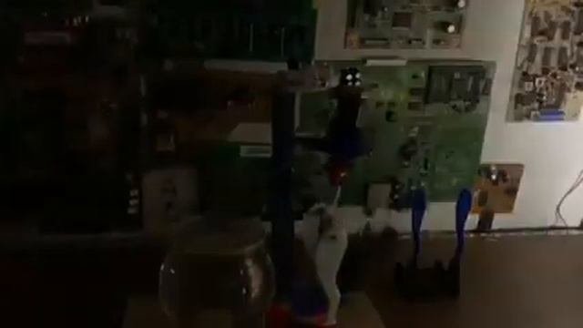 Игрушка маятник вырабатывает бесплатное электричество.Маленькая маятниковая электростанция))