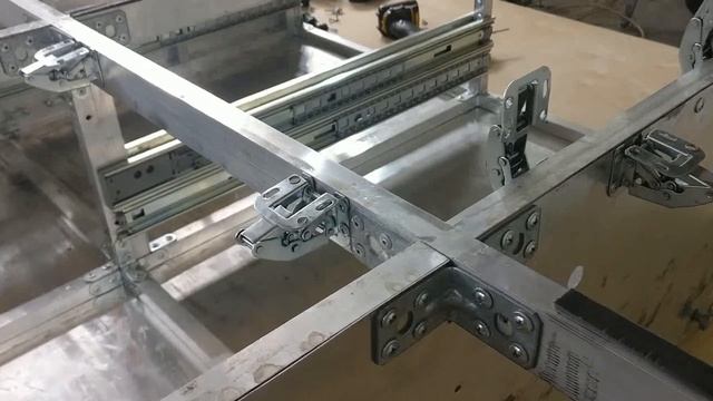 Спальник органайзер из алюминия смотреть онлайн