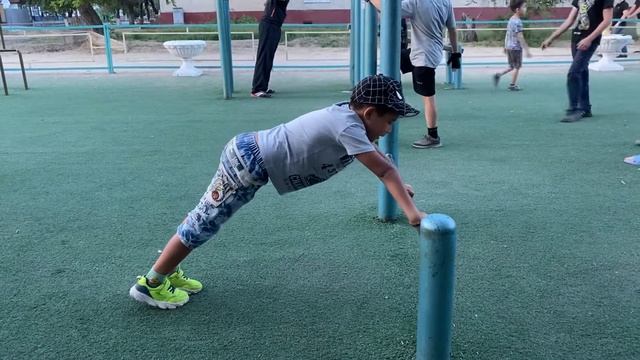 Отжимания от перекладины смотреть онлайн