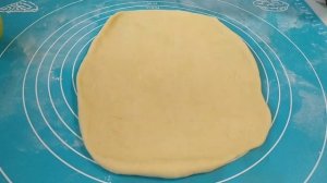 Булочки с корицей. Сдобные булочки на молоке и сухих дрожжах.