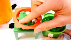 Игрушки Свинка Пеппа - Играем с пластилином - Готовим крендельки