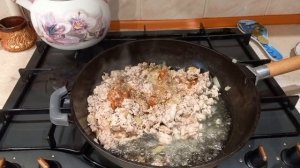 Очень вкусная и ароматная тушенная капуста с фаршем.