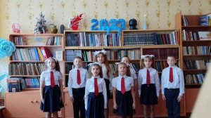 Школьный хор «Песни моей страны» младшая
группа: "Мир похож на цветной луг".