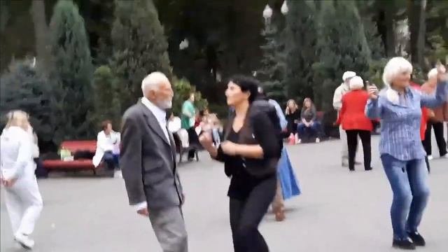 ЦЕЛУЙ,ЦЕЛУЙ,ЦЕЛУЙ МОЯ КОНФЕТОЧКА   ПАРК ГОРЬКОГО,ПРИЯТНЫЕ МОМЕНТЫ