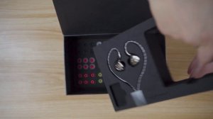 Unboxing of FiiO FH9