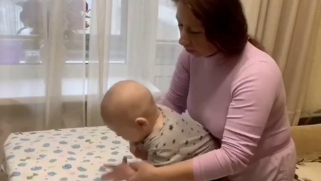 Мама сама. Гимнастика для рук для ребёнка с 4,5 месяцев.