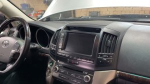 Toyota Land Cruiser 200 - установка мультимедиа на базе Android, задней и передней камеры, bi-led