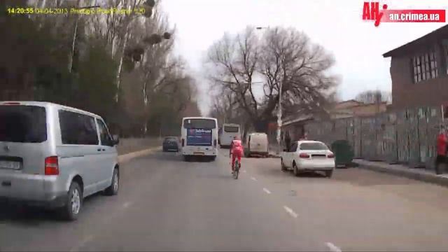 Велосипедист в Симферополе смотреть онлайн