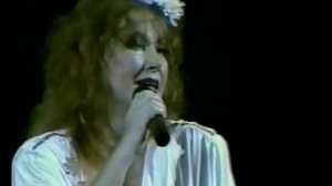 Алла Пугачева "Огней так много золотых"