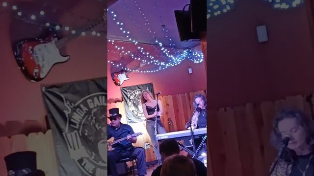 let's go see Linda Gail lewis 💣🇺🇲🤳 the sister of the kind Jerry Lee Lewis