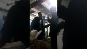 Пьёт русский самагон
