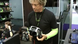 gamescom 2011: Robert "Razerguy" Krakoff stellt neues Razer Tiamat 7.1 Headset vor