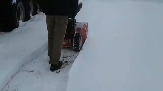 Работа снегоуборщика MTD ME76