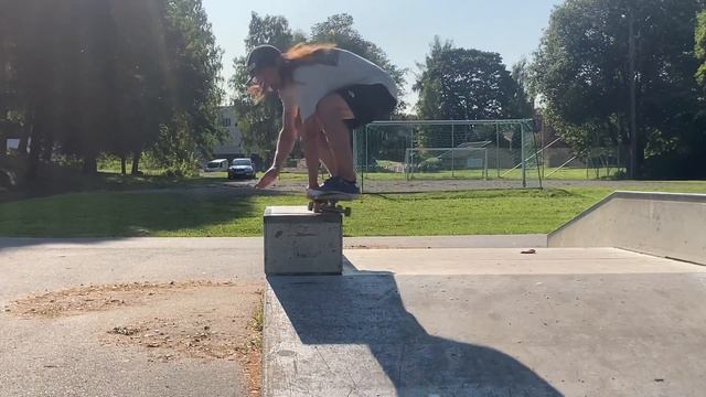 Ace af1 44 test. Old flat board, cheap second hand trucks.