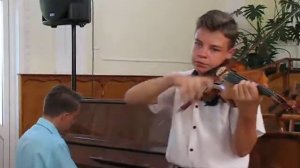 Тишина склонилась над землёю. Скрипка соло