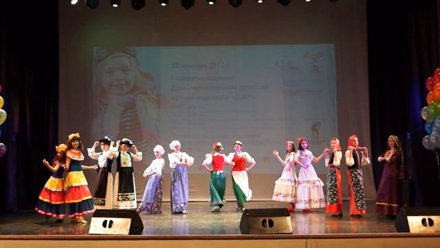 танцевальный ансамбль "Вдохновение" руководитель Дорохова С.В. "Костюмы народов мира" смотреть онлайн