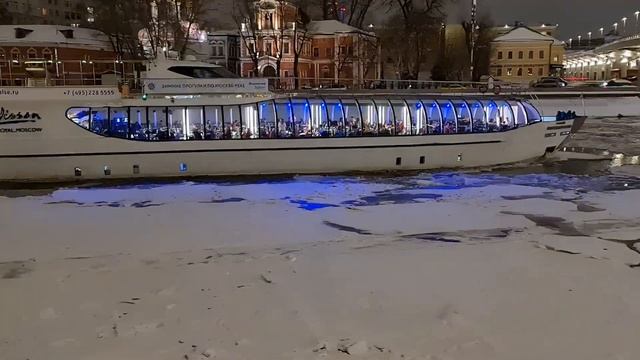 Рэдиссон зимний теплоход по Москве реке