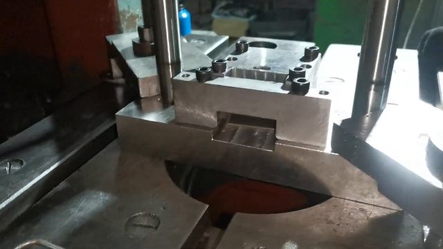 Штамп для вырубки флажка для строительных лесов. Безотходный смотреть онлайн