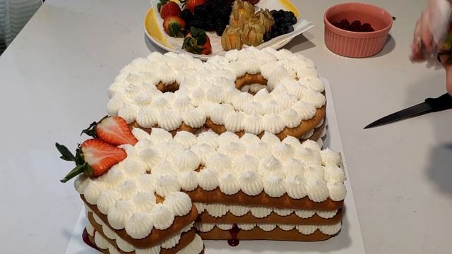 Торт ЦИФРА ☆  Простой способ сборки и декора. Торт с ягодами.