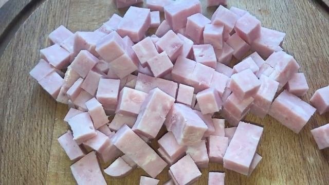 Салат с фасолью, корейской морковью и ветчиной. Салат за 5 минут!