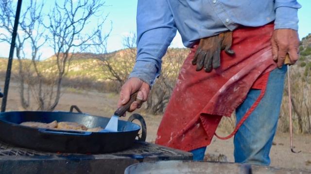 Cowboy Classic Chicken Fried Steak смотреть онлайн