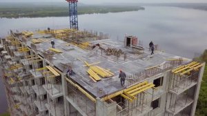 Строительство многоэтажного дома на берегу Волги в Самаре