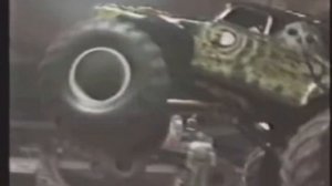 Grave Digger Monster Truck: Best of the Early 90's (Highlights)