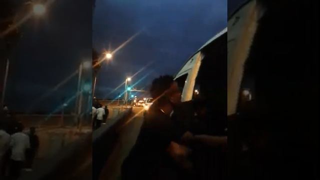 Durban Girls Fight After a Drunk Night Out смотреть онлайн