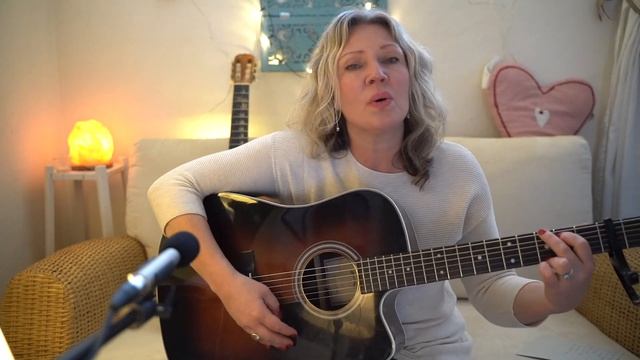 Bountiful, Blissful and Beautiful - Siri Sadhana Kaur /Gitarren Tutorial mit Akkorden & Text/Mantr смотреть онлайн